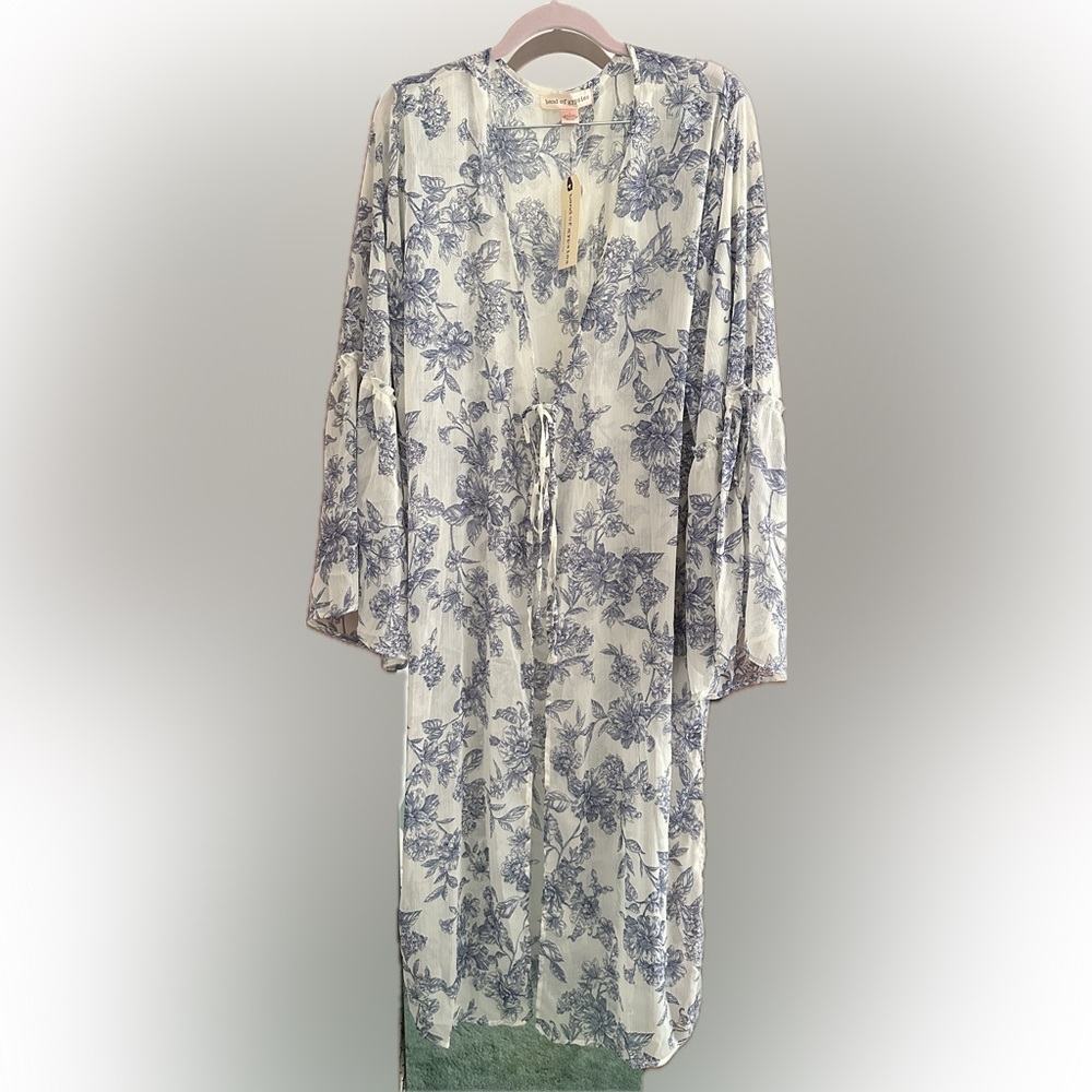 🌺🌸Floral Blue and White Kimono🥂